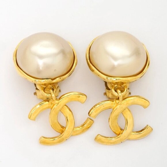 CHANEL CC Logos Pearl Dangle Drop Clip-On Earrings Gold Tone 29 Auth - Picture 1 of 5